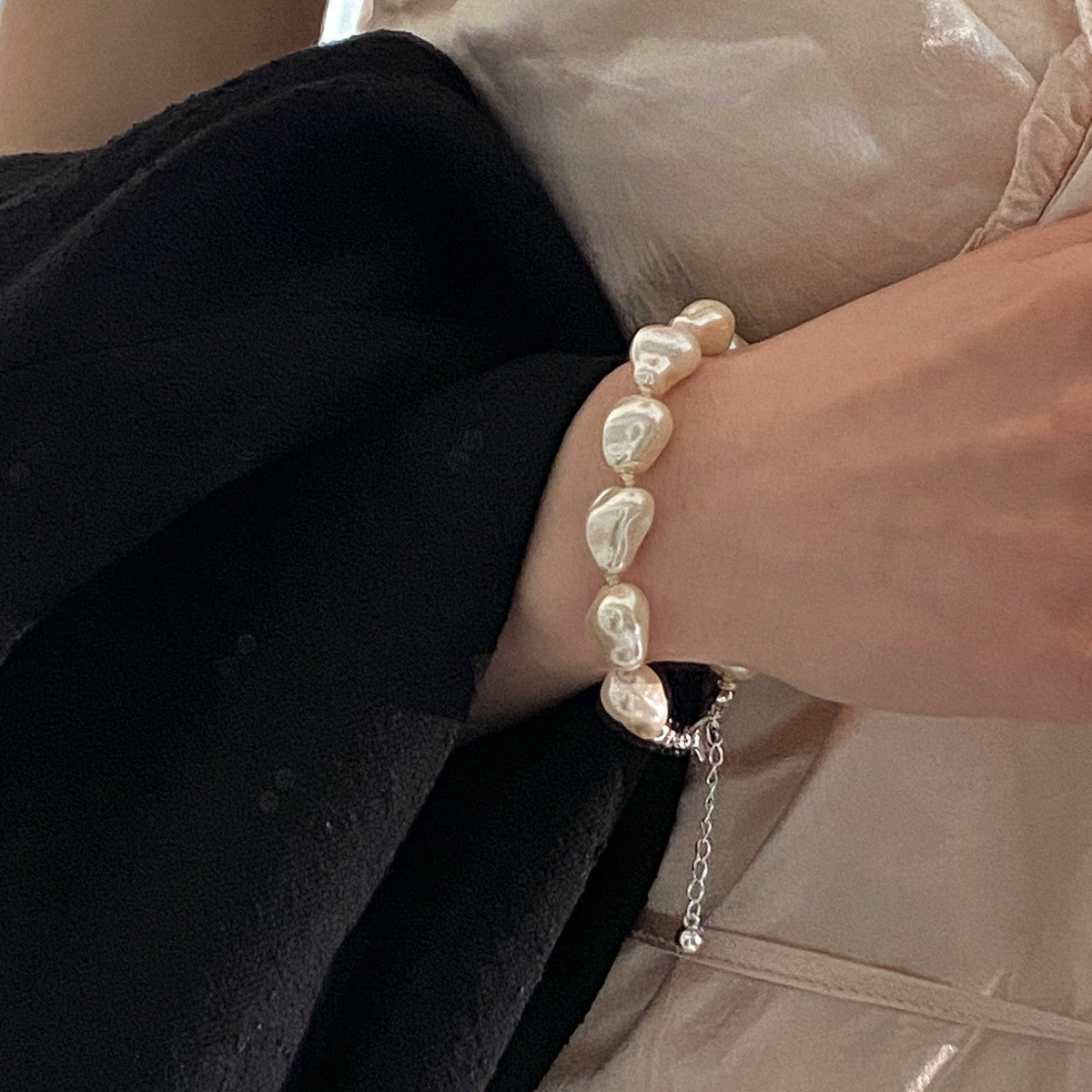 Premium Bracelet with Baroque Imitation Pearls for Business