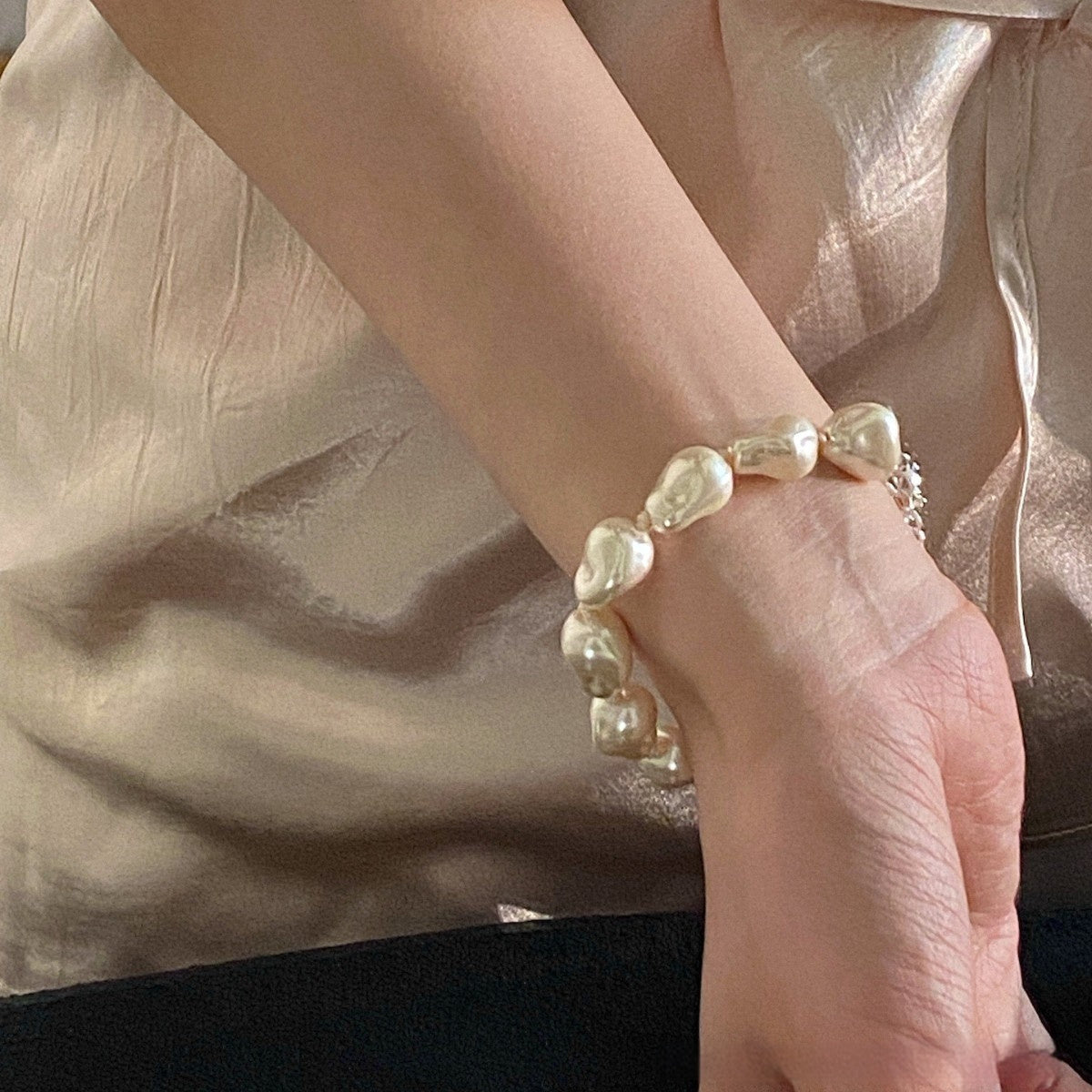 Premium Bracelet with Baroque Imitation Pearls for Business